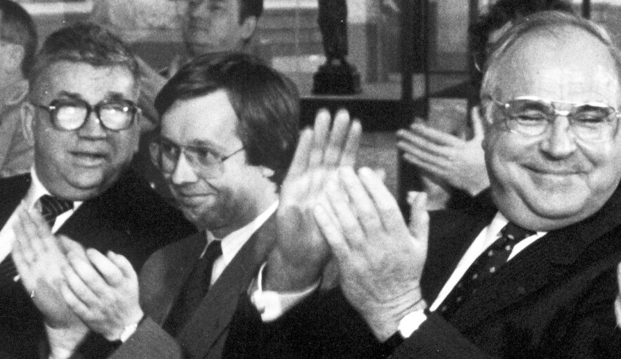 Eduard Ackermann, Stephan Eisel und Helmut kohl im Kanzleramt 1988